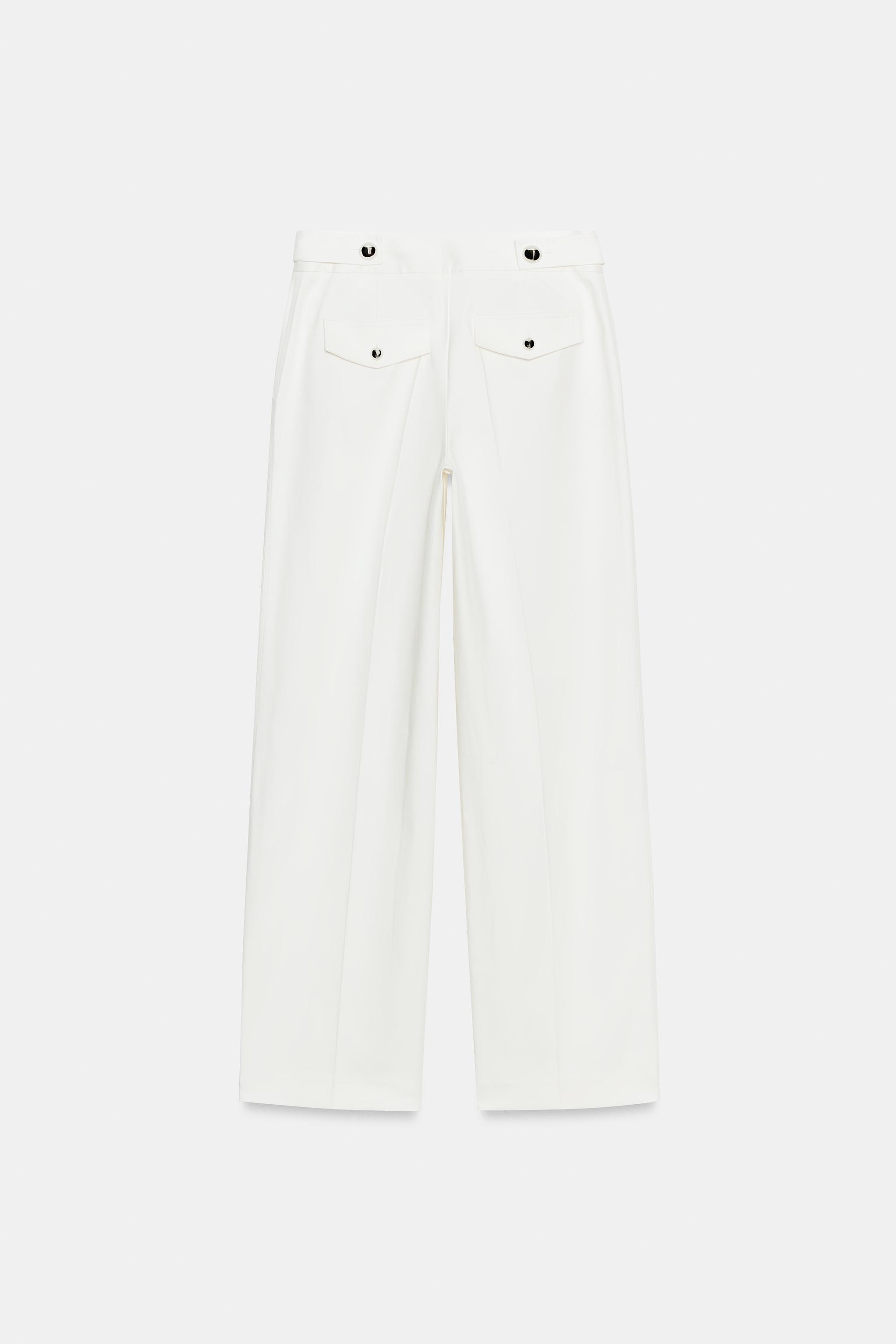 PANTALON À BOUTONS MÉTALLIQUES